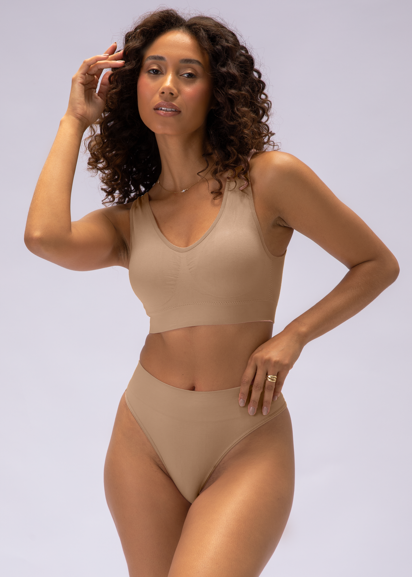 Conjunto Lingerie Top Sutiã Alça Larga e Calcinha Fio Com Costura Bege