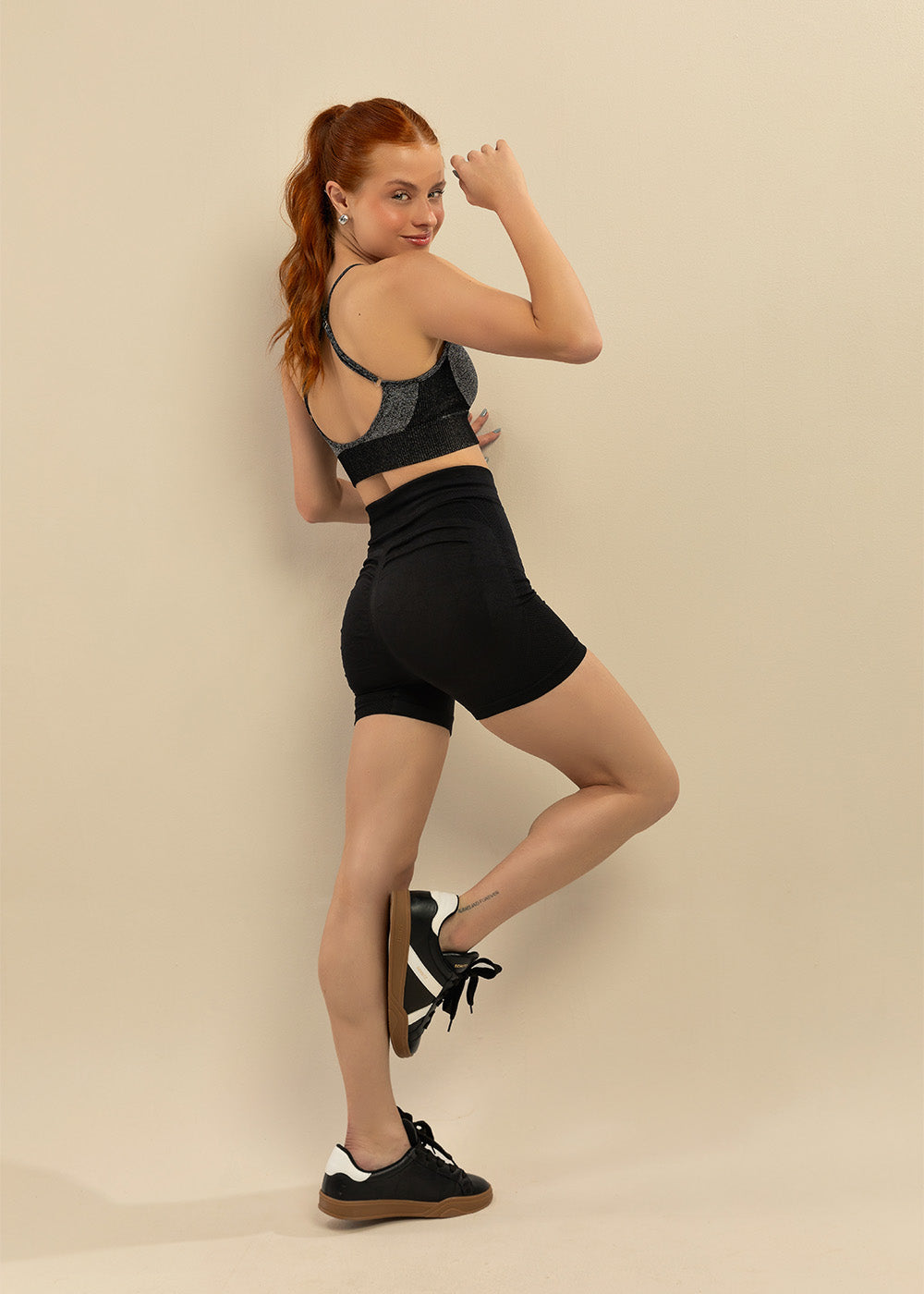 Short Fitness Modelador Preto - Logo Símbolo