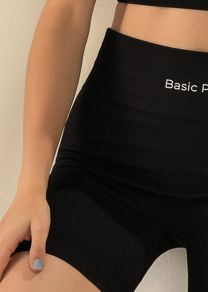 Conjunto Shorts e Top com Recortes Laterais Preto