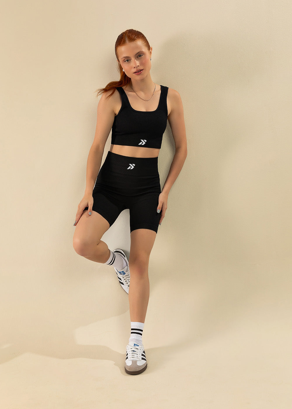 Conjunto Fitness Short Canelado e Top Canelado Preto Símbolo
