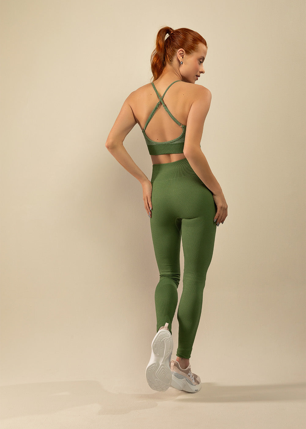 Conjunto Legging e Top Alças Cruzadas Verde Logo Símbolo