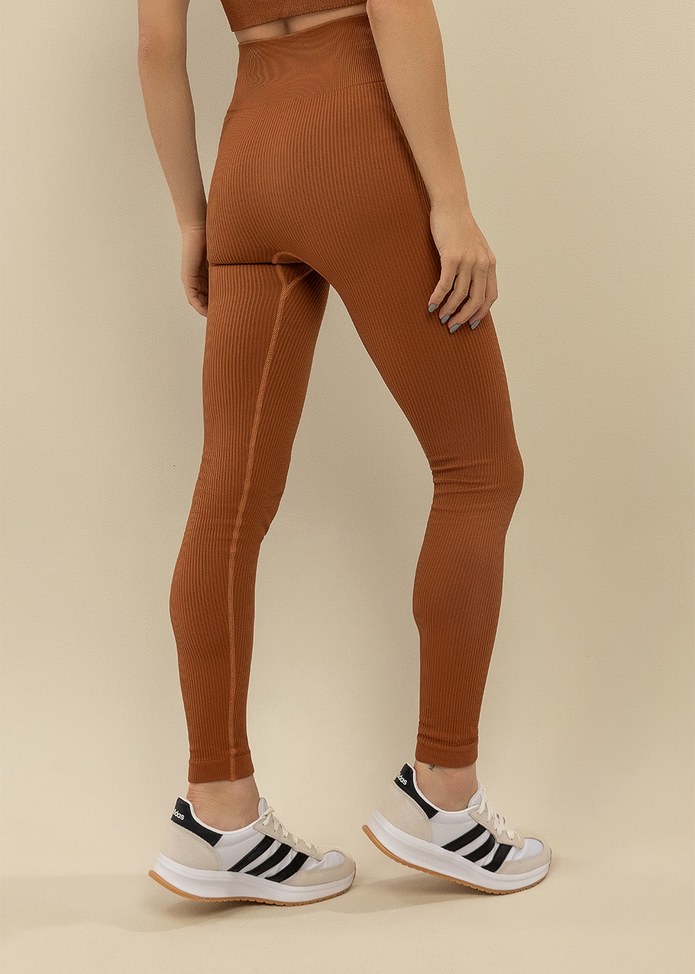 Conjunto Legging e Top Canelado Marrom Logo Símbolo