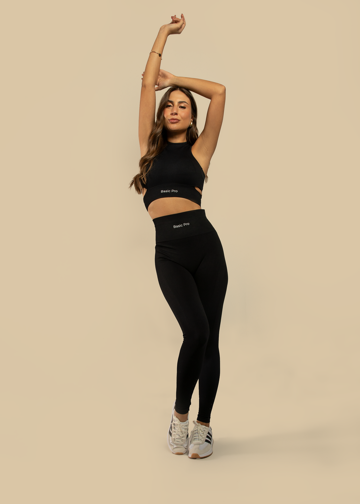 Conjunto Legging Modeladora Lisa e Top com Recortes Laterais Preto
