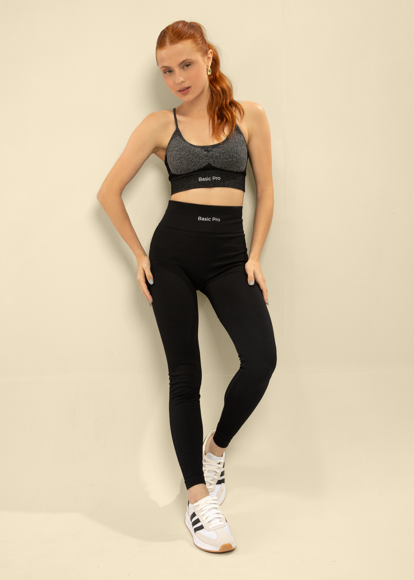 Conjunto Legging Canelada e Top Alças Cruzadas Preto