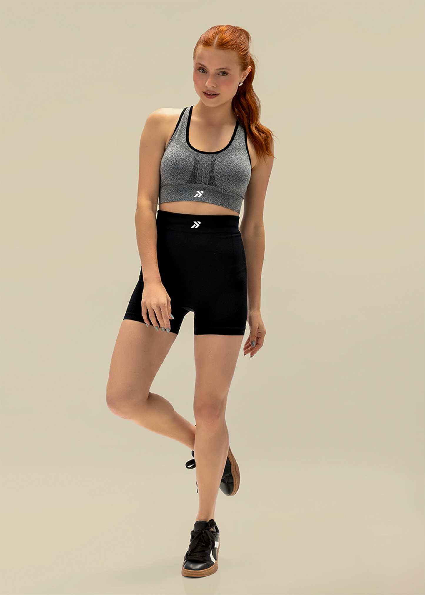 Conjunto Short Modelador e Top Nadador Preto Símbolo