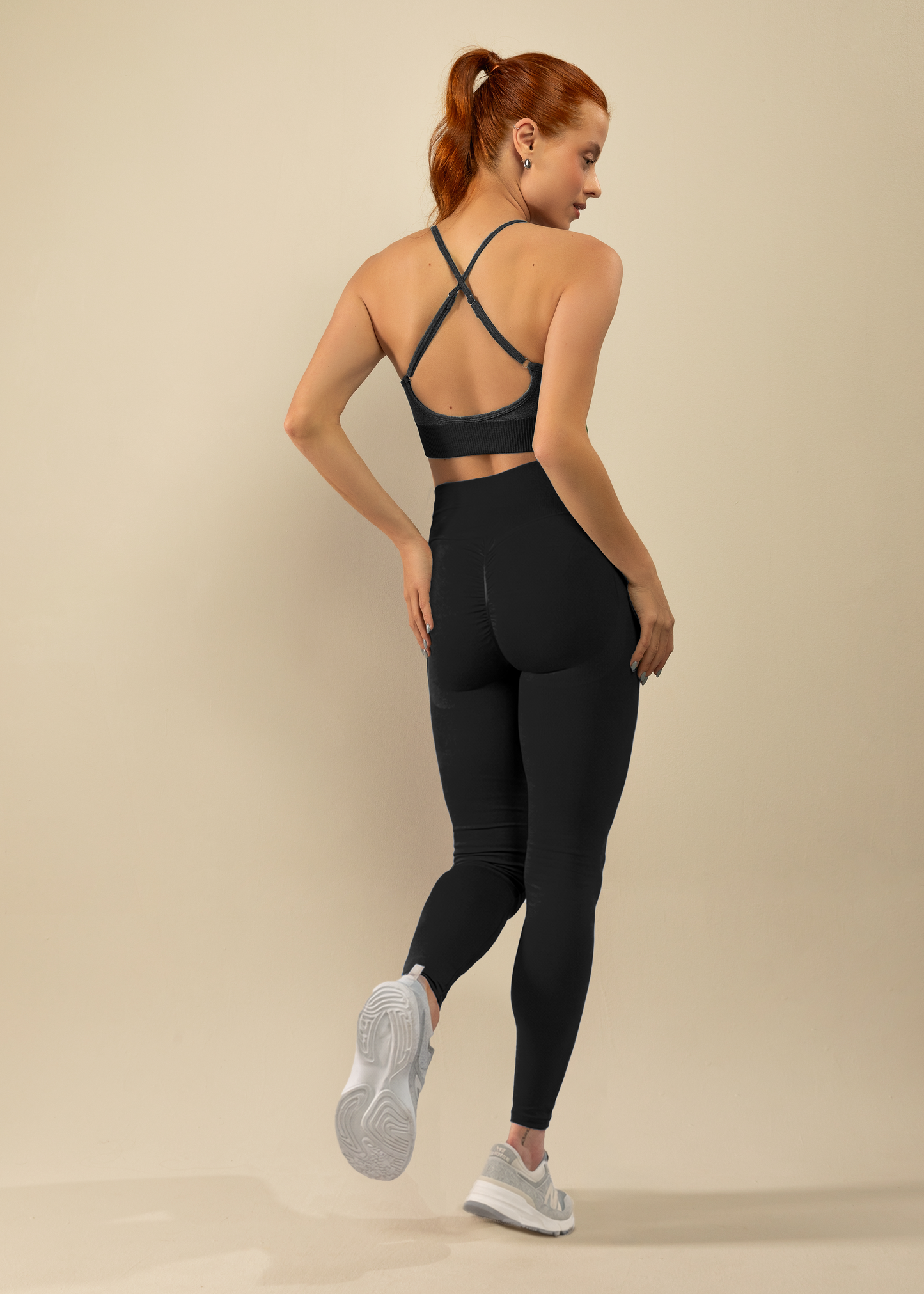 Conjunto Legging Modeladora Lisa e Top Alças Cruzadas Preto Símbolo