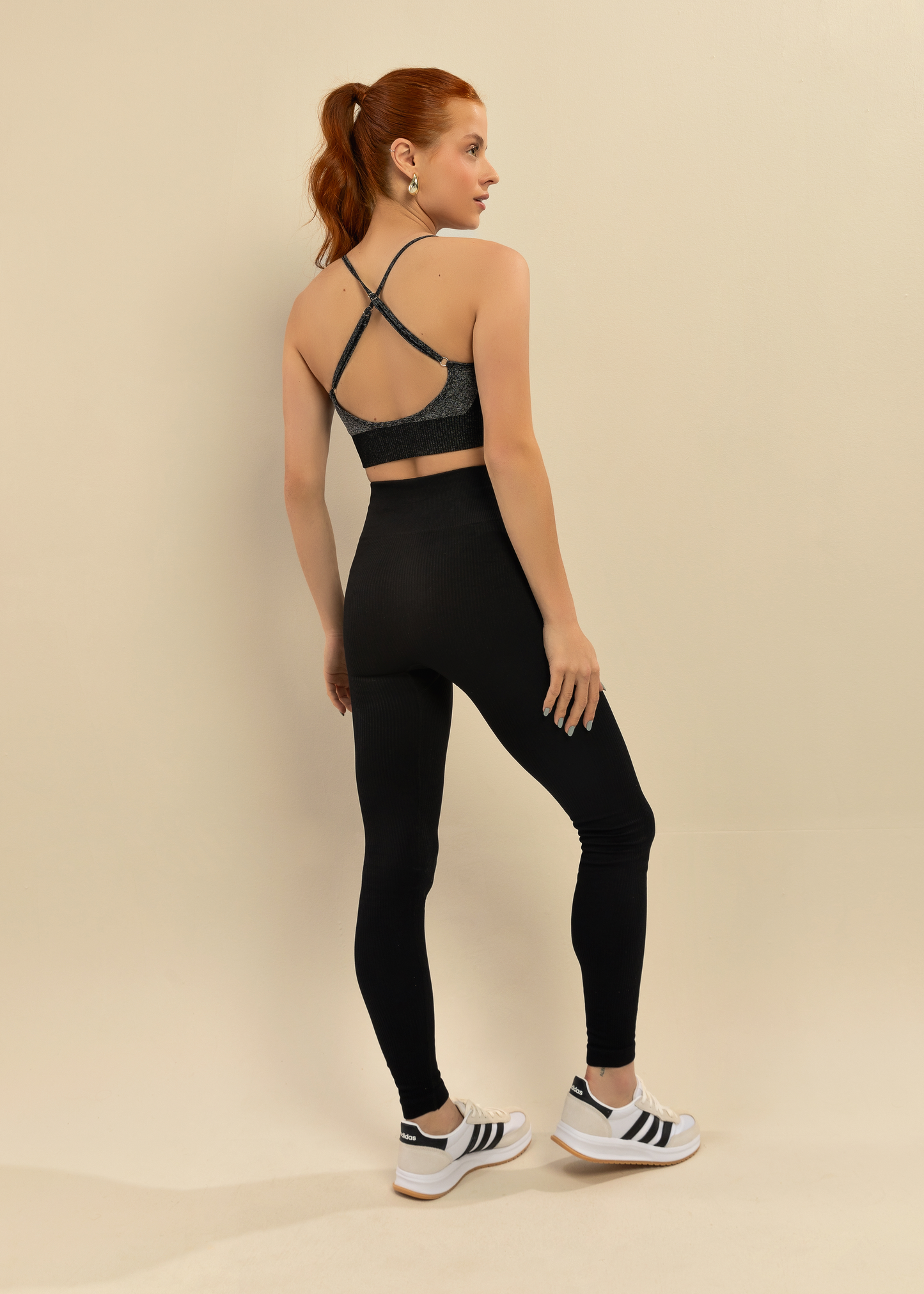 Conjunto Legging Canelada e Top Alças Cruzadas Preto