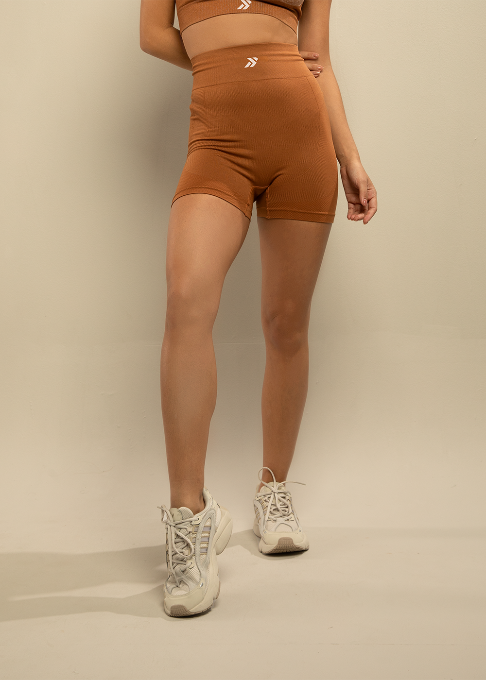 Short Fitness Modelador Marrom - Logo Símbolo