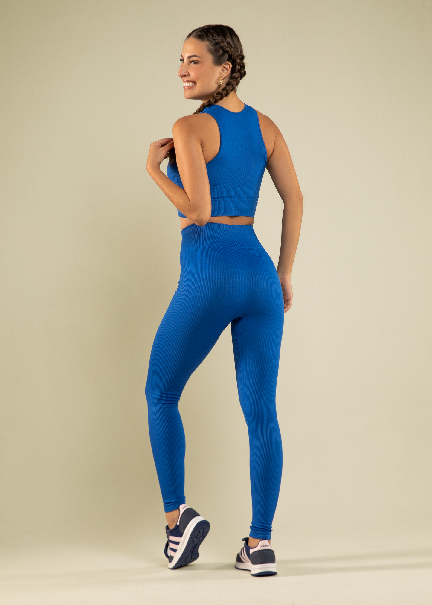 Conjunto Legging Canelada e Top com Recortes Laterais Azul