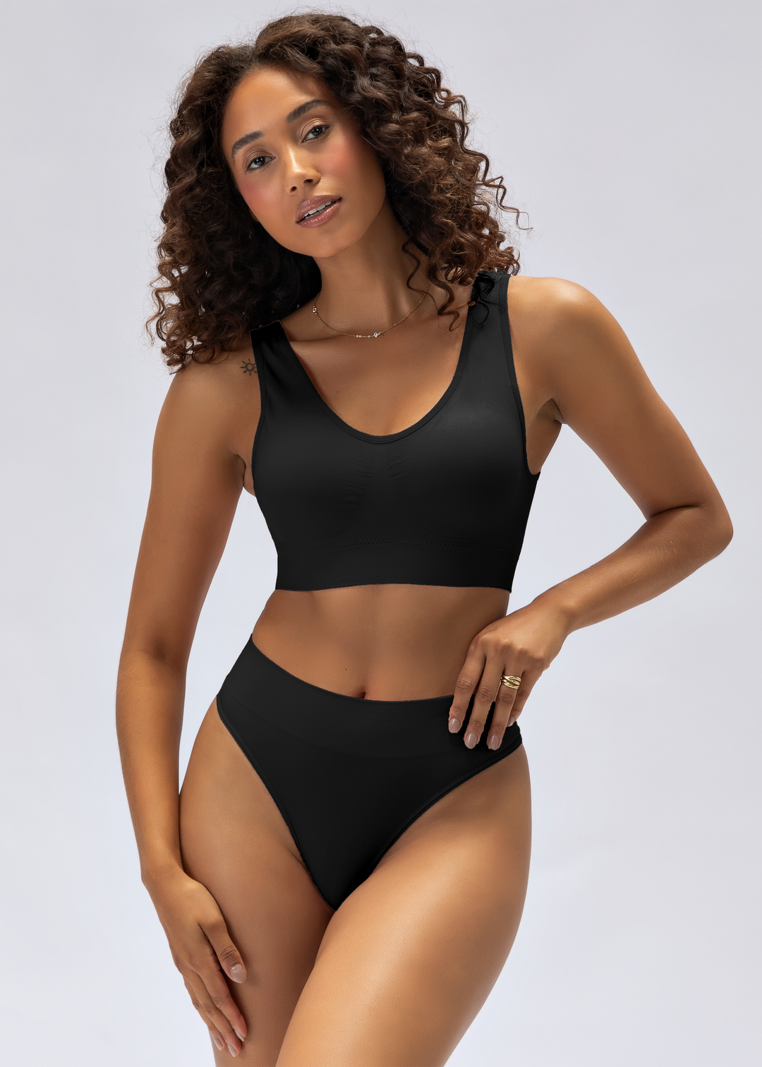 Conjunto Lingerie Top Sutiã Alça Larga e Calcinha Tanga Com Costura Preto